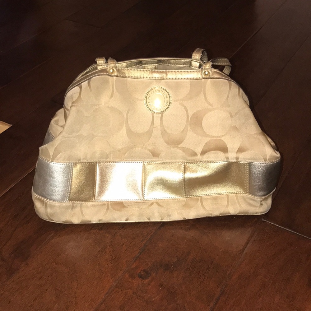 AUTHENTIC COACH SHOULDER BAG